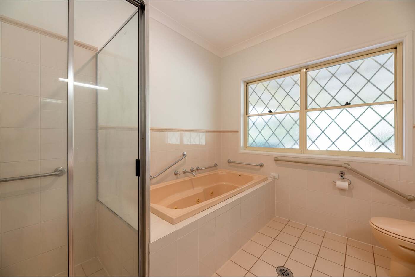 Master ensuite bathroom